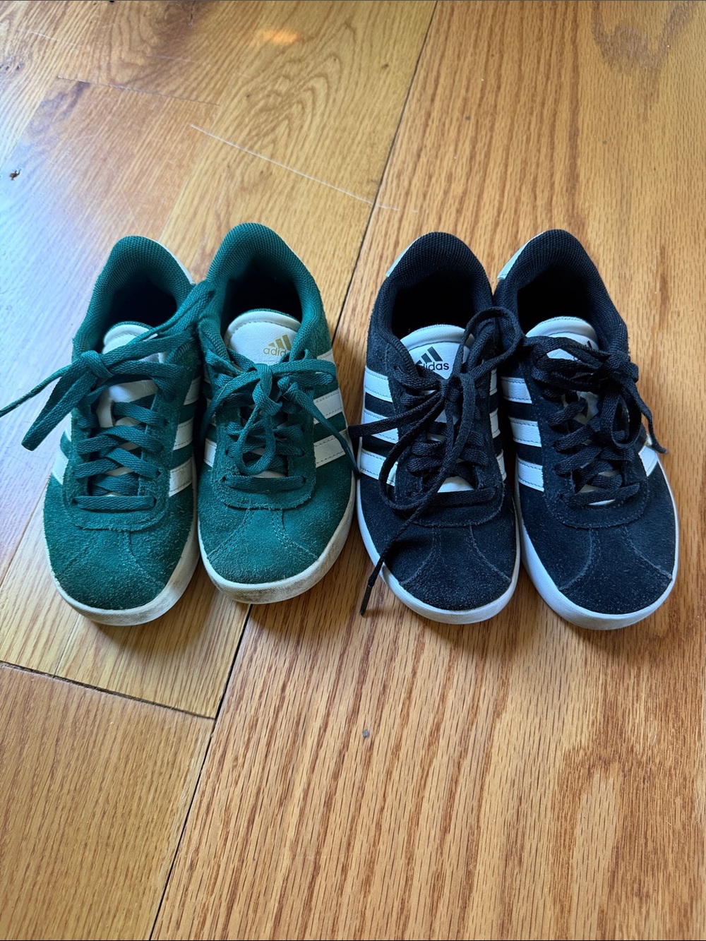 Bundle Adidas Kids Suede Sneakers in Green and Black 10.5/11T 💚 🖤 ⚽️